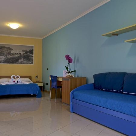 Hotel Ristorante Al Canto Delle Sirene Terracina Bagian luar foto