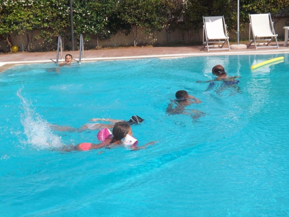 Hotel Ristorante Al Canto Delle Sirene Terracina Bagian luar foto