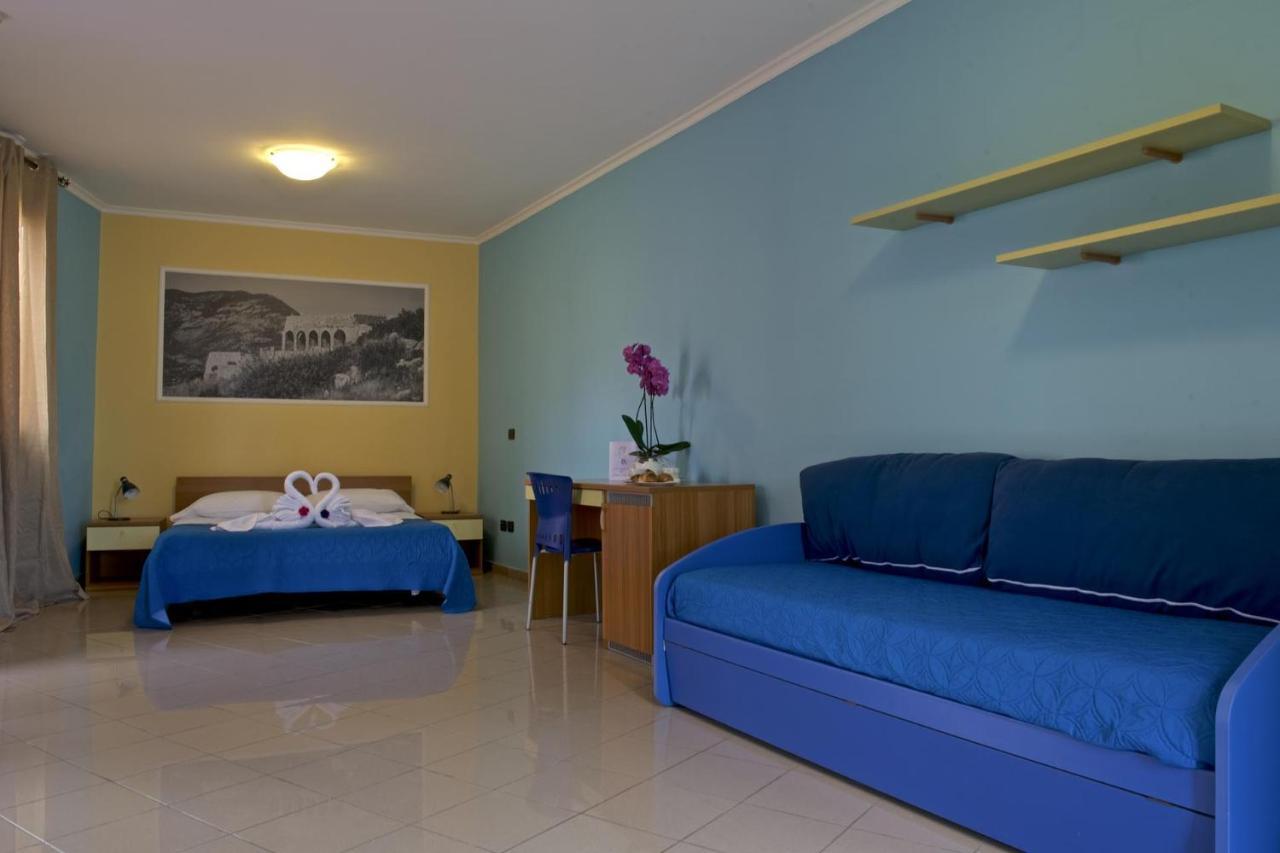 Hotel Ristorante Al Canto Delle Sirene Terracina Bagian luar foto