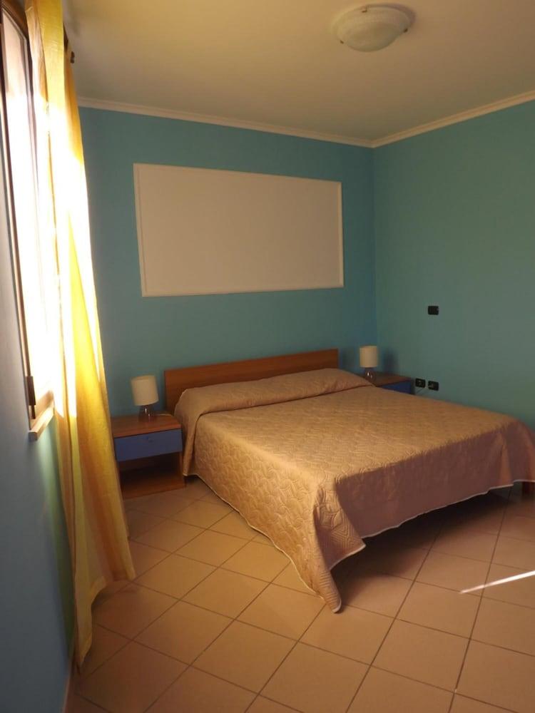 Hotel Ristorante Al Canto Delle Sirene Terracina Bagian luar foto