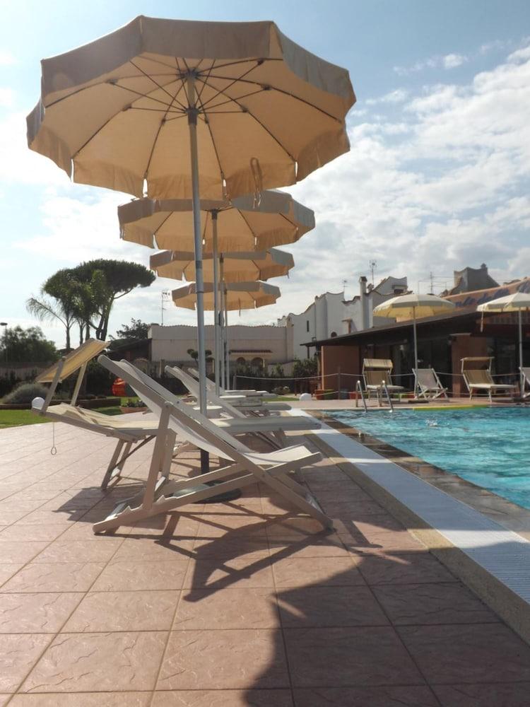 Hotel Ristorante Al Canto Delle Sirene Terracina Bagian luar foto