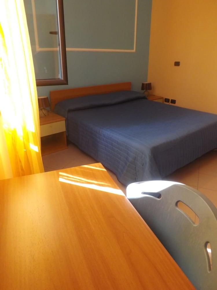 Hotel Ristorante Al Canto Delle Sirene Terracina Bagian luar foto